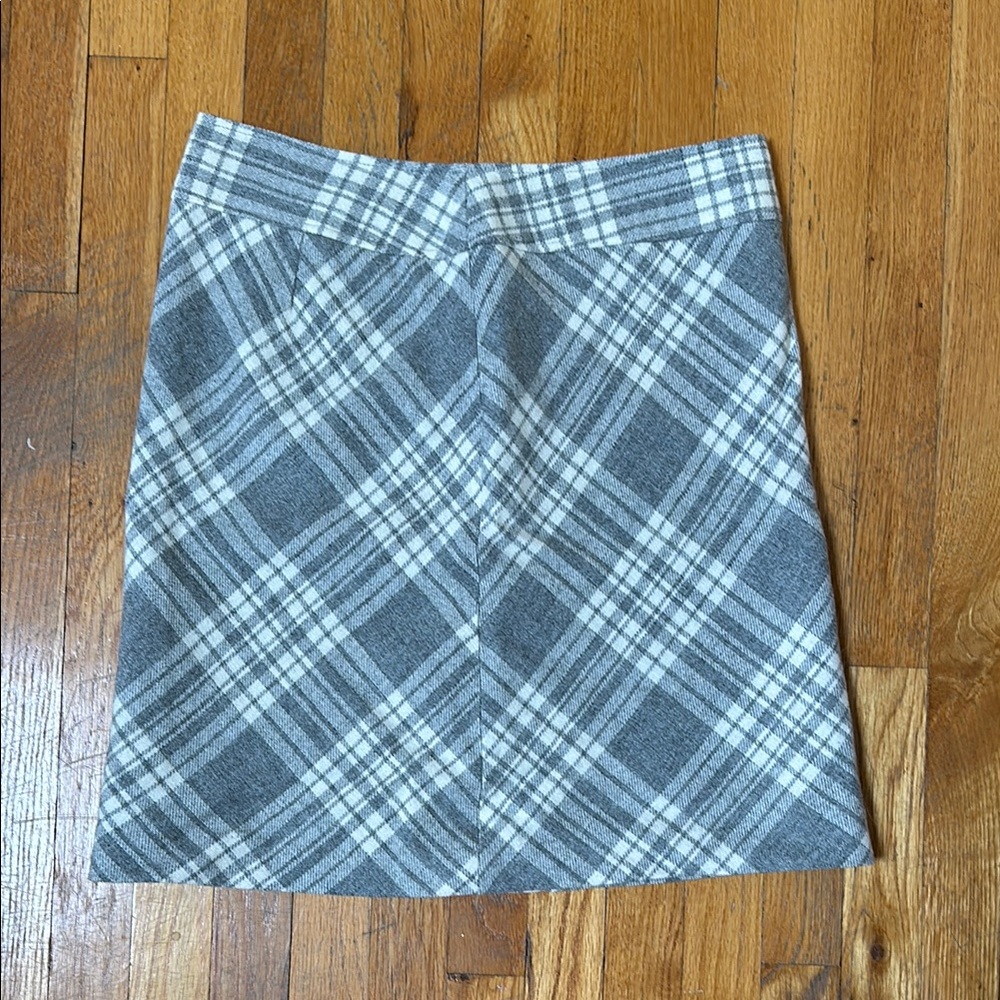 EUC Talbots fully lined wool skirt size 10 petite 20.5” from waist to hem.